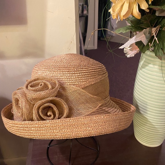 Ladies Hat - Picture 1 of 3